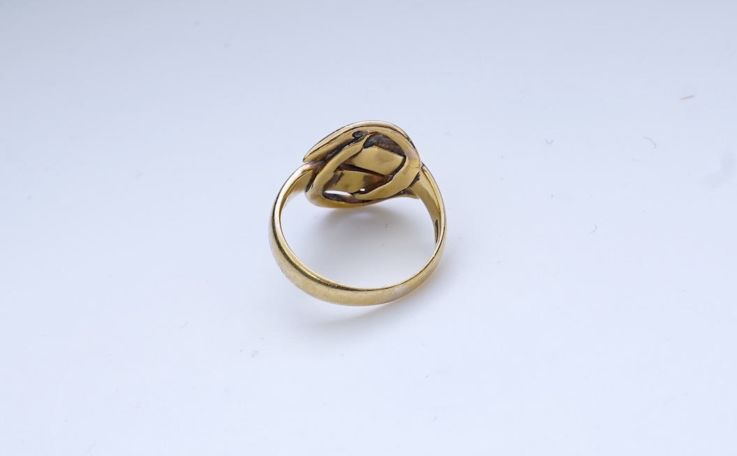 A rare Arts & Crafts gold ring, England, circa 1905